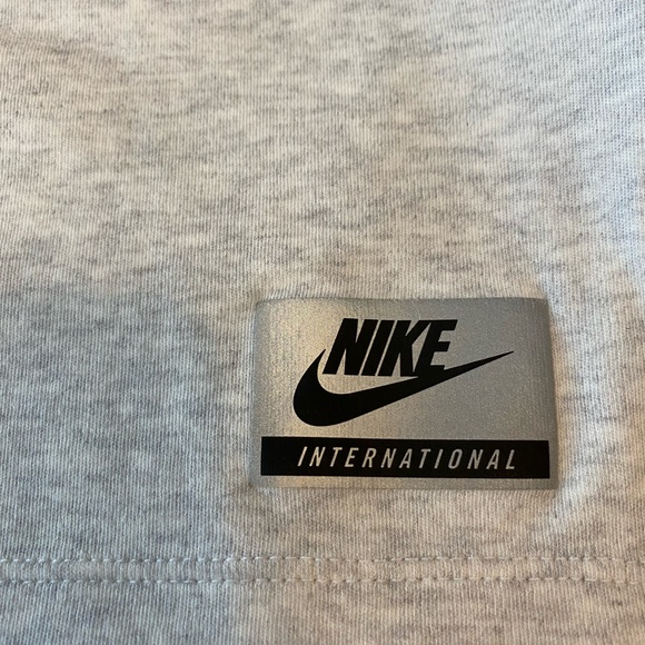 Nike international Sweater shirt - Picture 2 of 6